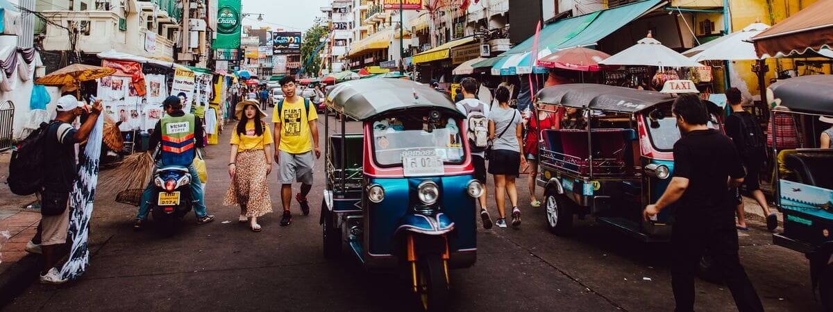 Tuk-Tuks als Fortbewegung in den Städten Thailands